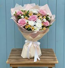 Букет цветов из:  Гвоздики, Орхидеи и Розы в Епифань