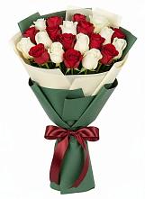 Букет Микс из красных и белых роз в Епифань