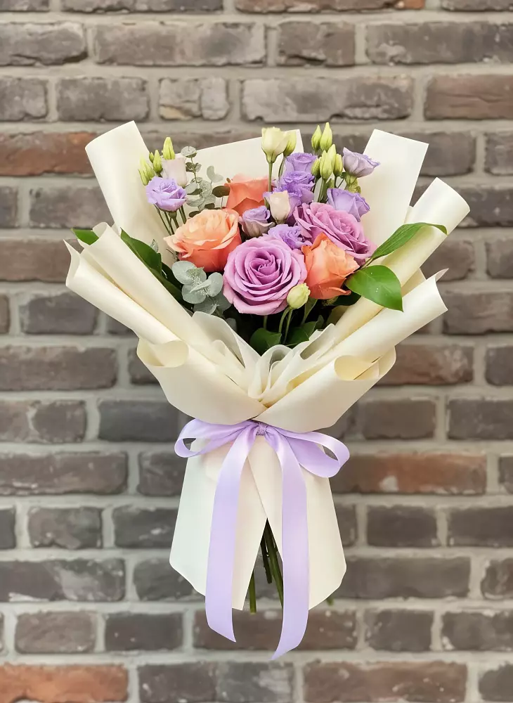 Букет цветов из: Лизиантусы и Розы в Епифань