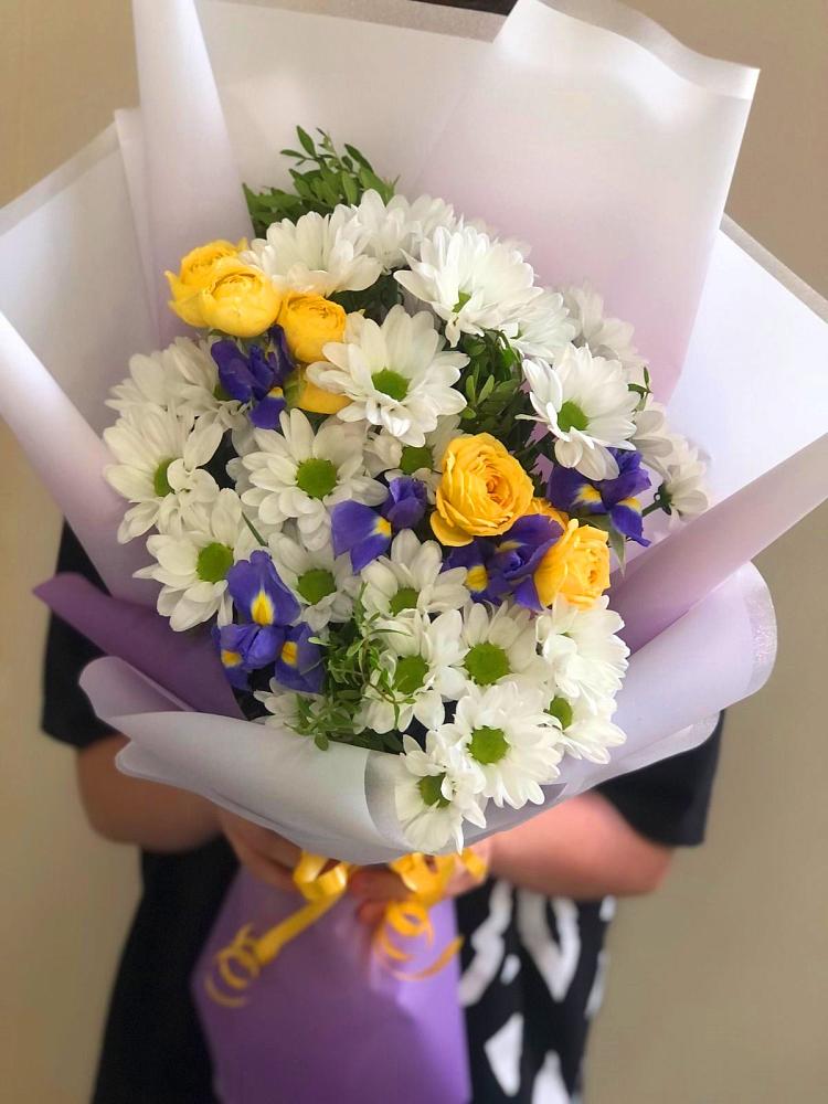 Букет цветов из: Ирисы, Хризантемы и Розы в Епифань