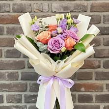 Букет цветов из:  Лизиантусы и Розы в Епифань